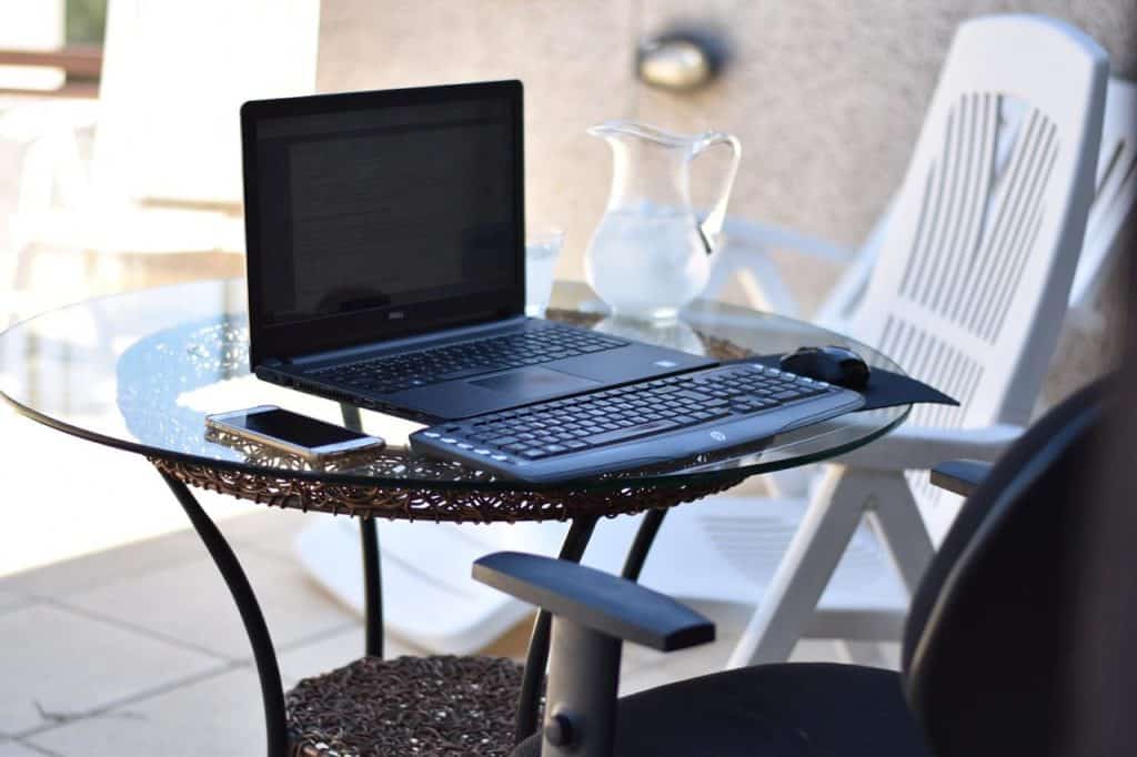 Foto home office na piscina