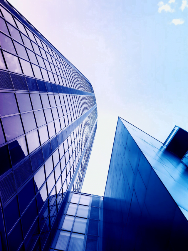 CAPA - Web Sorie - Low-Code e No-Code para empresas com a imgem de prédios ao fundo.