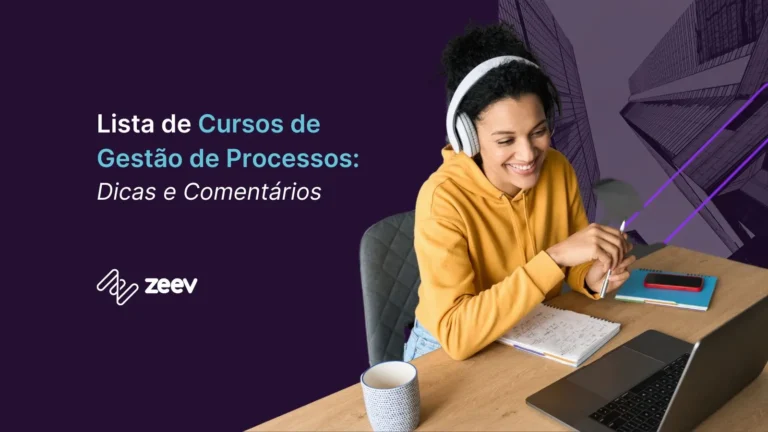 Mulher lendo a lista de cursos de gestão de processos online