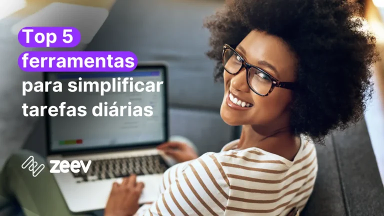 mulher negra com cabelo cacheado, usando uma blusa branca listrada e apoiando um notebook em seu colo, enquanto automatiza processos pelo Zeev, plataforma de automatização de processos com inteligência artificial